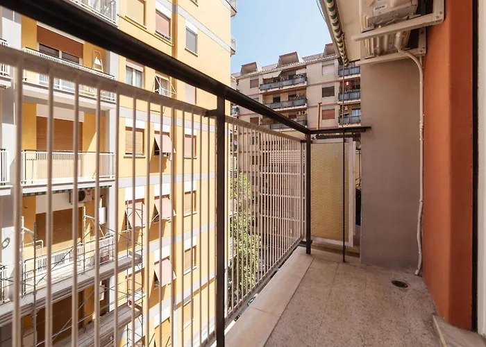 Joivy Delightful 3-bed Flat With Balcony