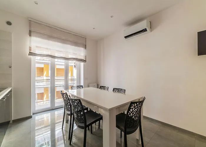 Joivy Delightful 3-bed Flat With Balcony Apartment *
