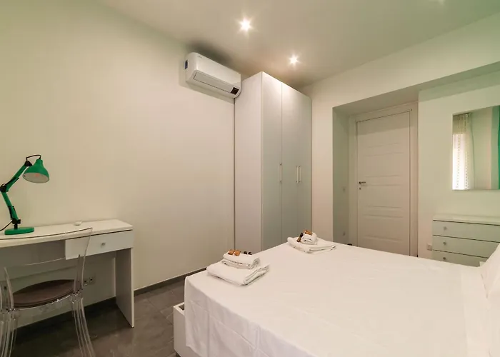 Joivy Delightful 3-bed Flat With Balcony Rom