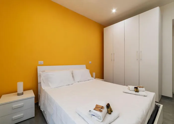 Joivy Delightful 3-bed Flat With Balcony *