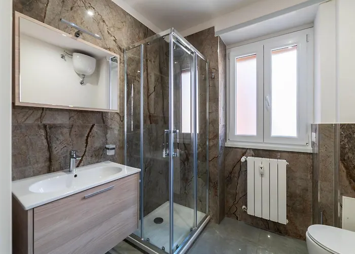 Joivy Delightful 3-bed Flat With Balcony Apartment Rom