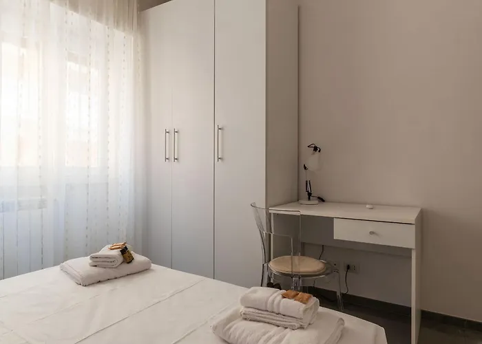 Joivy Delightful 3-bed Flat With Balcony Apartment Rom