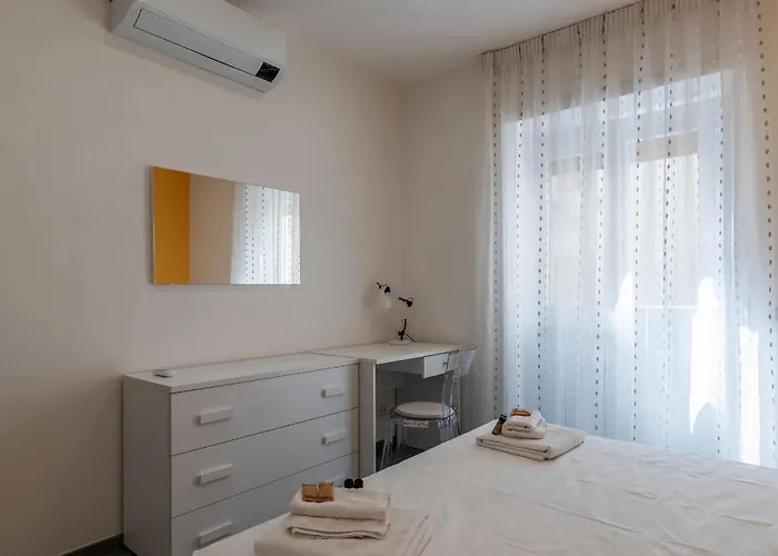 Apartment Joivy Delightful 3-bed Flat With Balcony *